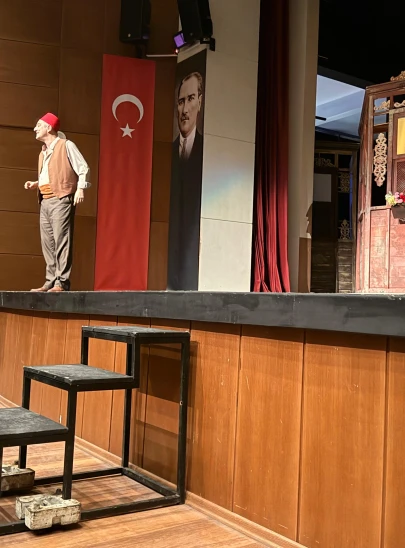 Malatya’da Tiyatro Şöleni: "Yalancının Mumu" Kapalı Gişe Sahnelendi