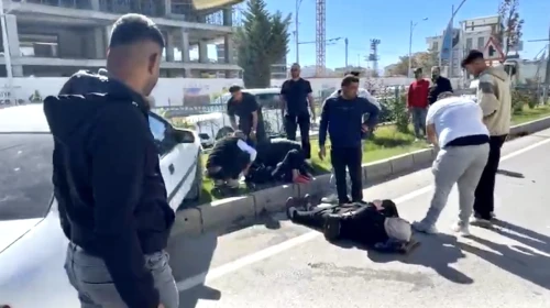Malatya Trafik Kazası: Tırın Sıkıştırdığı Otomobil Refüje Çarptı