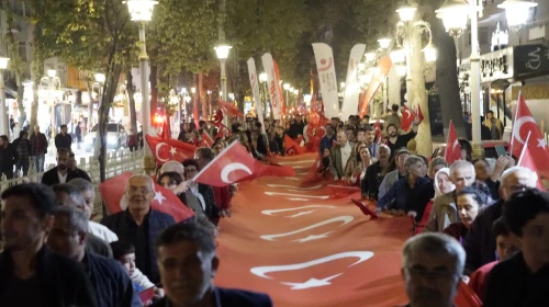 Malatya’da Coşkulu Cumhuriyet Yürüyüşü: “Atatürk’ün İzindeyiz”
