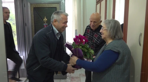 51 Yıl Sonra Öğrencilerinden  Emekli Öğretmenlerini Ziyaret Ettiler