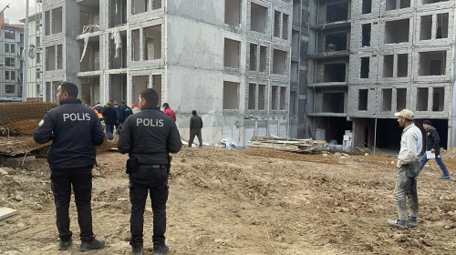 Rezerv Alanda Feci Kaza: 6’ncı Kattan Düşen İşçi Ağır Yaralandı