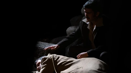 Malatya'da Sanat Gecesi: 'Pusuda' Oyunu Ayakta Alkışlandı