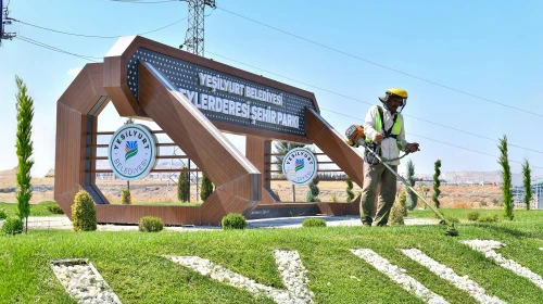 Yeşilyurt’ta Parklar Yenileniyor, Sosyal Alanlar Hayat Buluyor