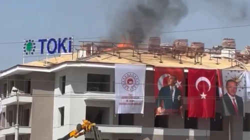 Malatya’da yapımı süren TOKİ konutunun çatı katında yangın