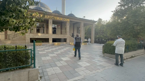 Cami Tuvaleti Önünde Unutulan Çanta ve Benzin Polisi Alarma Geçirdi