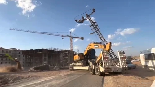 Malatya İkizce Mahallesi'nde Tır Elektrik Direğine Çarptı