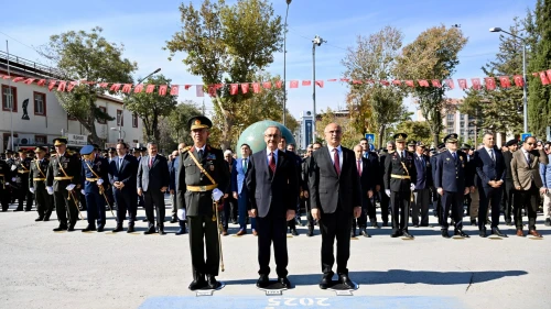 Malatya’da 29 Ekim Cumhuriyet Bayramı Çelenk Sunma Töreni İle Başladı