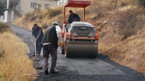 Yeşilyurt Belediyesi Kış Öncesi Asfaltlama Çalışmalarına Hız Verdi