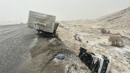 Doğanşehir Tır Kazası: Kaygan Yolda Şarampole Devrildi
