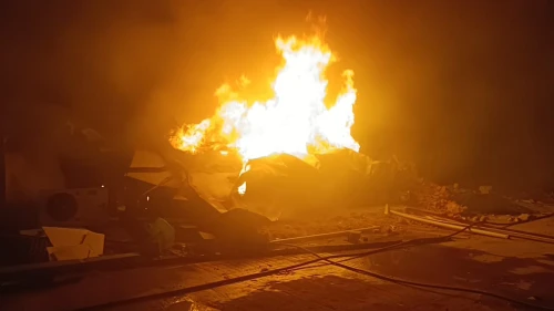 Malatya'da TOKİ İnşaat Alanında Çıkan Yangın Paniğe Neden Oldu