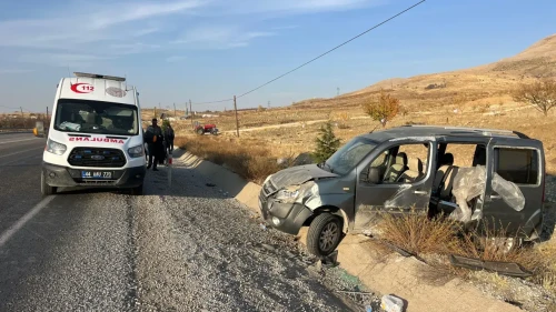 Malatya Doğanşehir’de Hafif Ticari Araç Takla Attı: 1 Yaralı