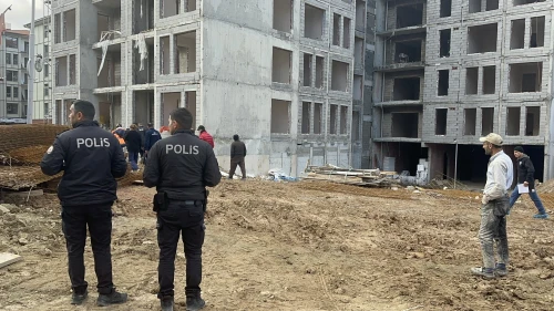 Rezerv Alanda Feci Kaza: 6’ncı Kattan Düşen İşçi Ağır Yaralandı