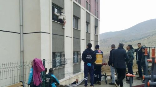 Yakalanacağını Anlayınca İkinci Kattan Aşağı Atladı