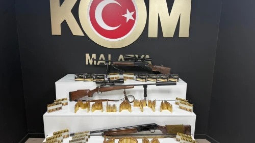 Malatya'da Cephanelik Gibi Evlere Baskın: Çok Sayıda Silah Çıktı