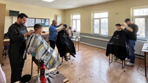 Akçadağ'da Gönüllere Dokunan Proje: 80 Öğrenciye Tıraş ve Kırtasiye Desteği