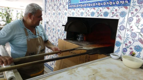 Malatya'da fırıncıların 300 derecelik ateşle mücadelesi