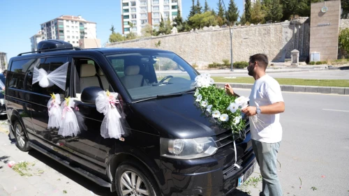 Genç Çifte Başkan Jest’i: Makam Aracı Gelin Arabası Oldu