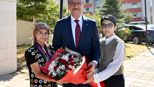 Vali Seddar Yavuz Arapgir’de muhtarlarla buluştu