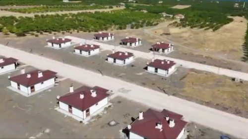 Kale’de 28 kırsal konut depremzedelere teslim edildi
