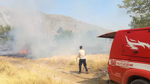 Malatya'da İki İlçede Peş Peşe Yangın Paniği