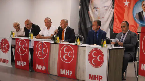MHP Hekimhan’da Efendi Akyüz Yeniden Başkan Seçildi