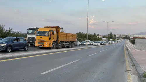 Malatya Anayurt Bulvarı’nda Zincirleme Kaza: 4 Araç Birbirine Girdi