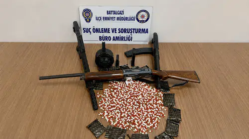 Islak Mendil Görünümlü Poşetlerde 817 Uyuşturucu Hap Ele Geçirildi