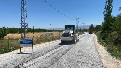 Büyükşehir'den Kırsalda Rekor Hizmet: 860 Km Asfalt Serildi