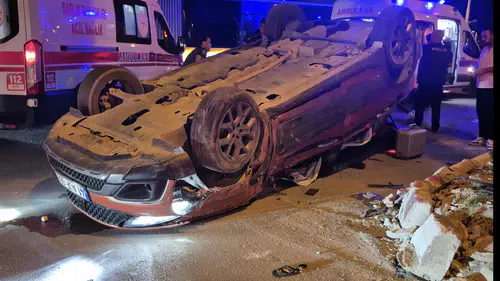 Malatya'da Trafik Kazası: Otomobil Ters Döndü, 2 Yaralı