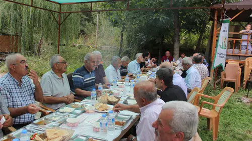 Yarım Asırlık Dostluk: Darende Lisesi Mezunları Buluştu