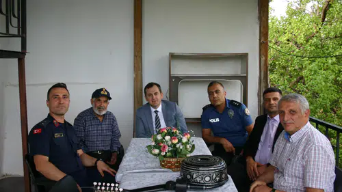 Cümbüş Ustası Kadir Durak’a 90. Yaş Günü İçin Kutlama Düzenlendi