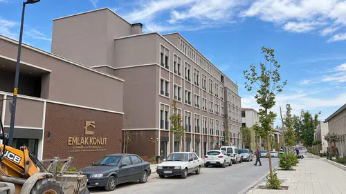 Yeni İnşa Edilen İş Merkezlerinin Üst Katlarında Sessizlik Hakim