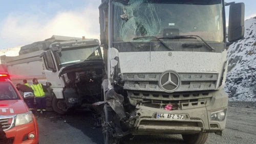 Malatya’da Peş Peşe Kazalar: Kamyonlar Çarpıştı, Araç Bahçeye Uçtu