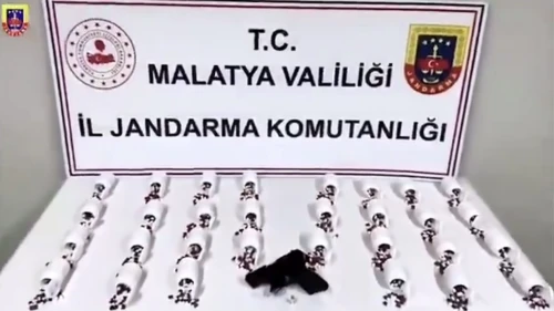 Malatya’da Jandarma Operasyonu: Bin 404 Hap ve Silah Ele Geçirildi