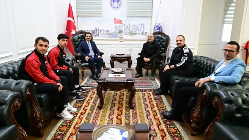 Battalgazi’nin Gururu Milli Futsalcılar Başkan Taşkın’la Buluştu