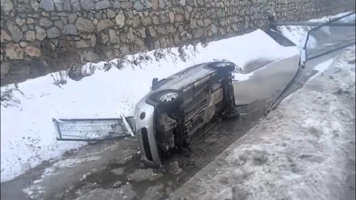 Otomobil Kanala Uçtu: Sürücü Yara Almadan Kurtuldu