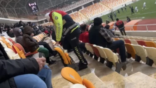 Malatya Stadyumu’nda Yürek Isıtan Hareket: Polisten Minik Taraftara Jest