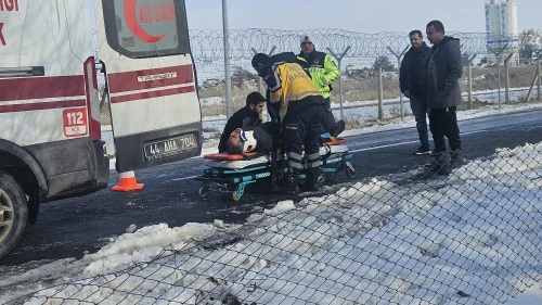 Malatya Havaalanı Yolunda Kaza: Minibüs Tarım Arazisine Devrildi