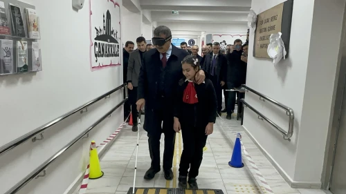Bakan Tekin Malatya’da Beyaz Bastonla Yürüdü: Farkındalık Mesajı