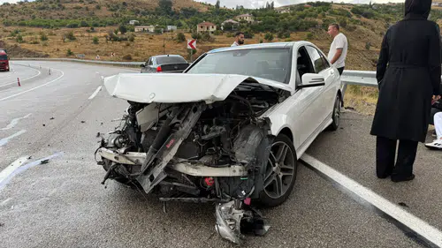 Akçadağ'da Yağışlı Hava Koşullarında Trafik Kazası: Bir Kişi Yaralandı