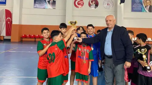 Malatya’da Minik Hentbolcuların Cumhuriyet Bayramı Heyecanı