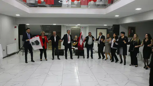 Hekimhan’da Cumhuriyet Coşkusu Salona Sığmadı Kutlama