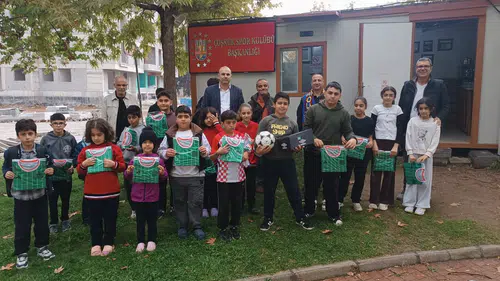Malatya’da Minik Ressamlar Cumhuriyet Coşkusunu Resimlerine Yansıttı