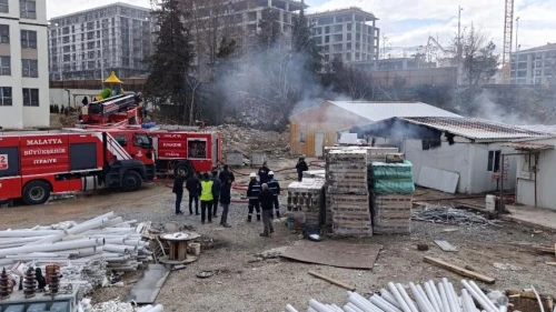 Battalgazi’de İşçi Konteynerinde Yangın: Maddi Hasar Oluştu