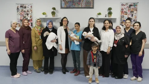 750 gram doğan 3 prematüre bebek sağlıklı şekilde hayata tutundu!