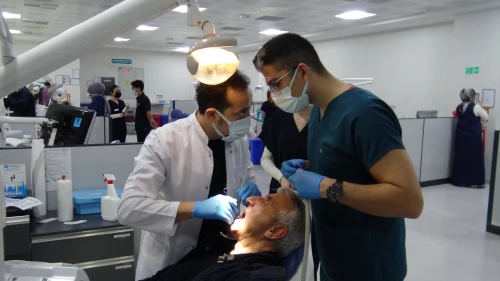 Diş İmplantını Erteleme: Sağlık ve Ekonomik Risklere Neden Oluyor