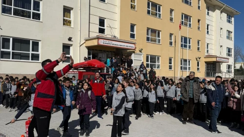 Malatya İtfaiyesi'nden Öğrencilere Deprem ve Yangın Eğitimi