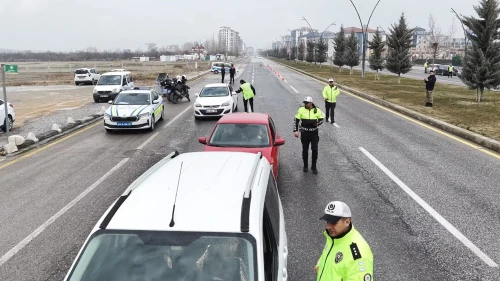 Malatya’da bayram mesaisi: Trafik ekipleri "Yolun sonu bayram olsun" diye sahada!