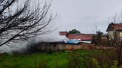 Seyran Mahallesi’nde Korkutan Yangın: Eşyalar kullanılamaz hâle geldi.