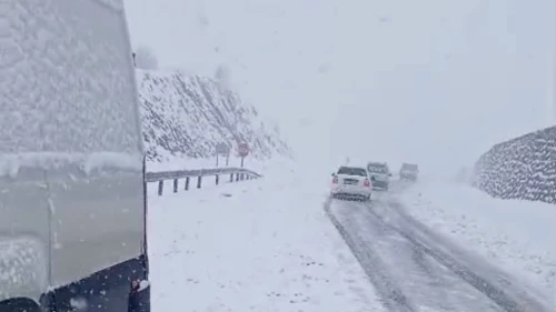 Pütürge Yolunda Kar Esareti: Araçlar Mahsur Kaldı